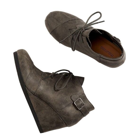 Women's Lace-Up Wedge Ankle Boots size 9.5 With Buckle Strap In Gray Faux Suede - Picture 3 of 9